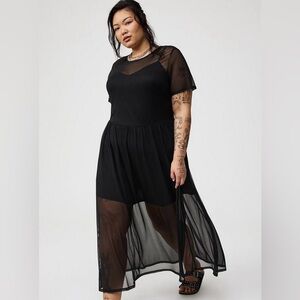 🆕 Torrid Black Sheer Mesh Short Sleeve Maxi Dress with Cami Lining NWT